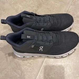Mens On Cloud shoes. Never worn